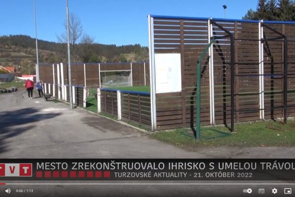 MESTO ZREKONŠTRUOVALO IHRISKO S UMELOU TRÁVOU